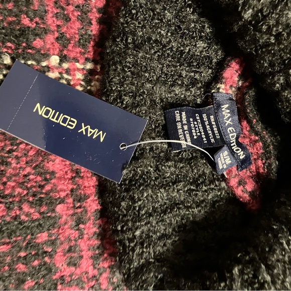 Max Edition Poncho Sweater - Picture 3 of 3